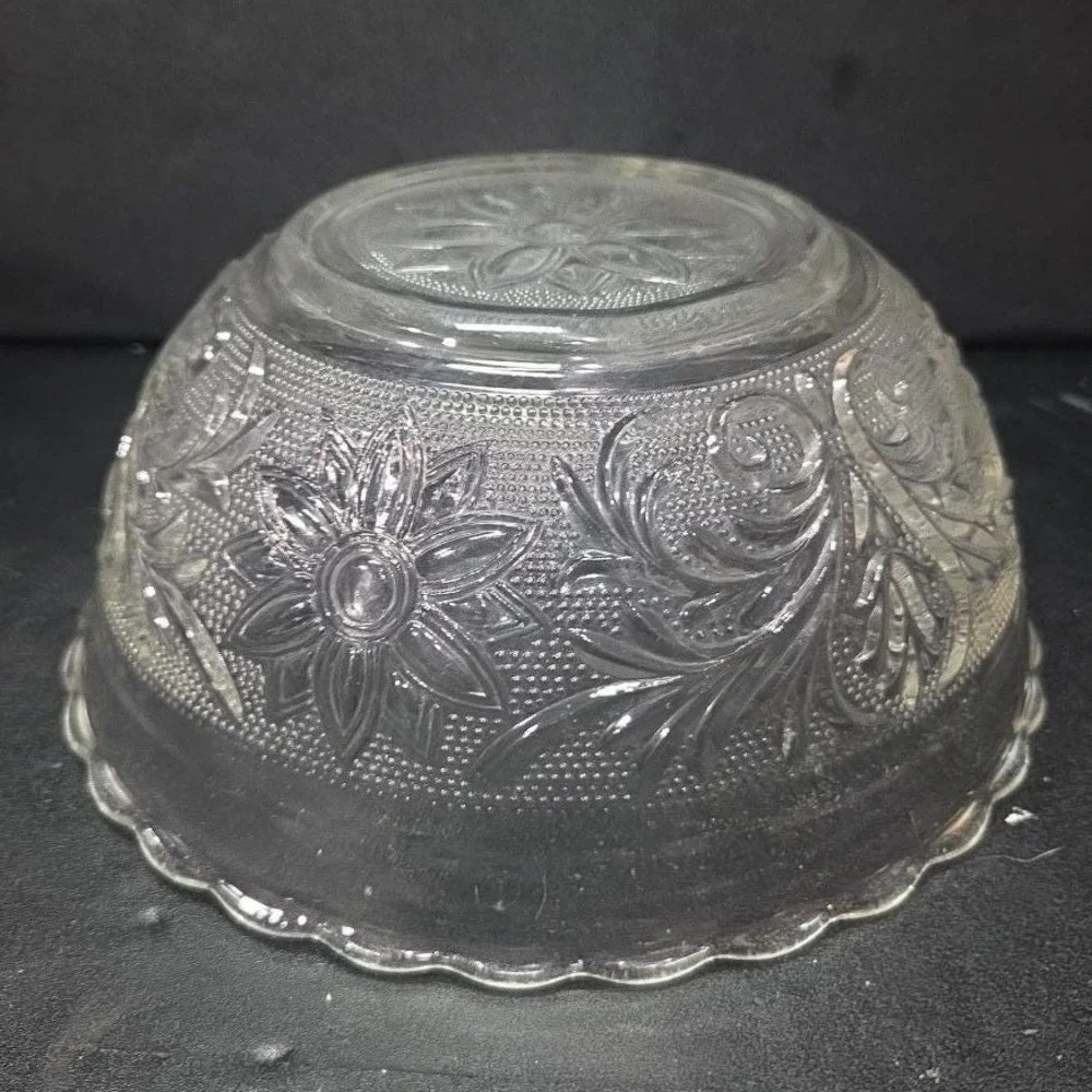 Anchor Hocking Clear Sunflower Serving Bowl, Vintage Pressed Glass‎ Centerpiece